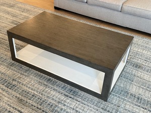 lot 19 image: Bernhardt Cocktail Table