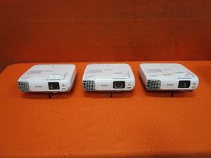 lot 90 image: (3) Epson 955WH Projectors