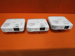 lot 92 image: (2) Epson 109W (1) Epson 970 Projectors