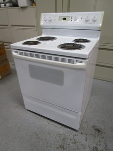 lot 10 image: Hotpoint Electric Stove