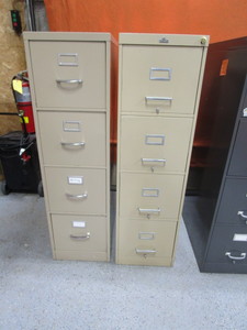 lot 14 image: (2) File Cabinets