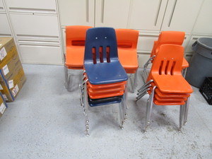 lot 20 image: (23) Student Chairs 15 Seat Height
