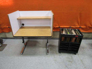 lot 43 image: Computer Desk & File Organizer