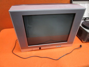 lot 178 image: 20 TV & Record Player
