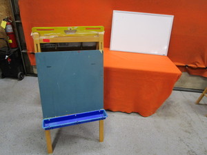 lot 189 image: Chalk Board Easel & White Board