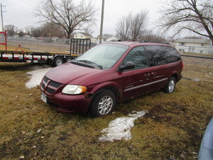 lot 2 image: 2001 Dodge Caravan Sport