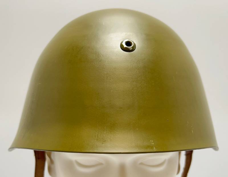 lot 21 image: WWII Paratroopers Helmet M-61 Italian Army Helmet With Liner (Possible Repro)