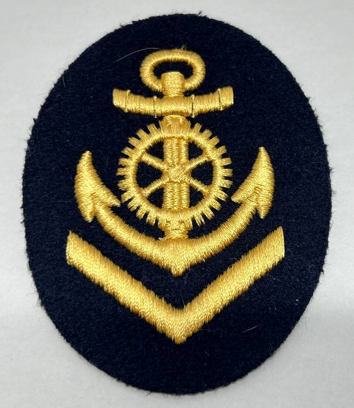 lot 107 image: WW2  Medical Senior NCO Patch