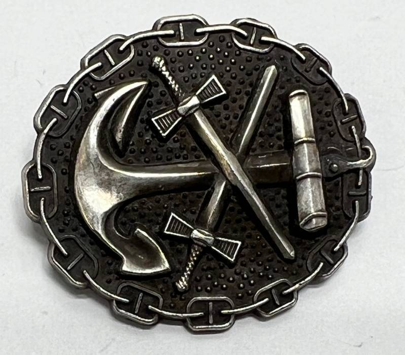 lot 156 image: WWII Marine Badge