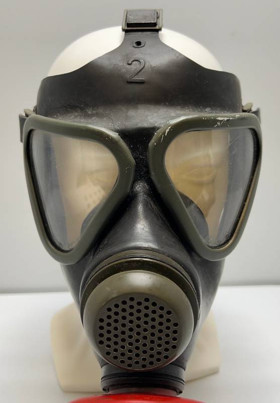 lot 171 image: M65 Gas Mask