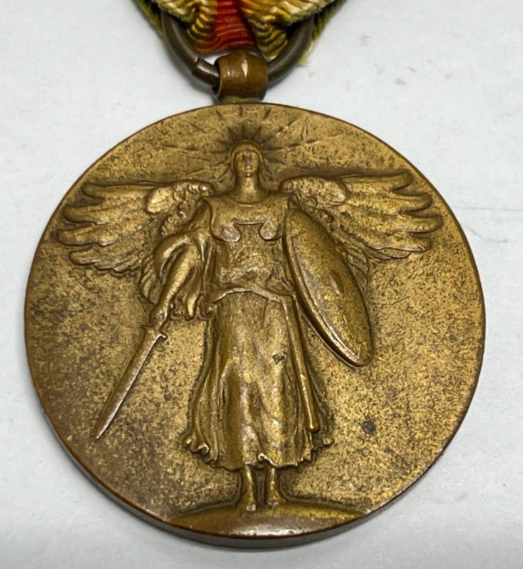 lot 226 image: WWI U.S. Victory Medal