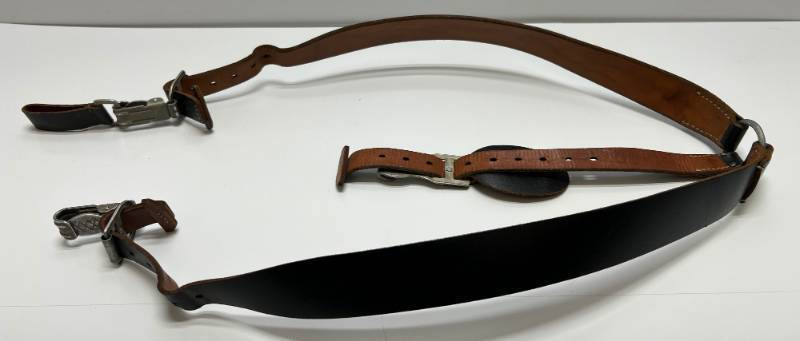 lot 59 image: Military Y Straps