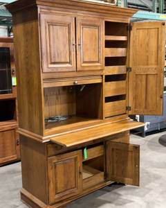 lot 236 image: Farmhouse Style Hutch