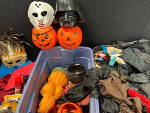 lot 1312 image: Halloween Items