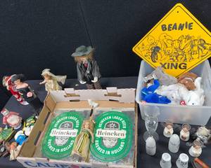 lot 1320 image: Dolls Figurines and Collectables