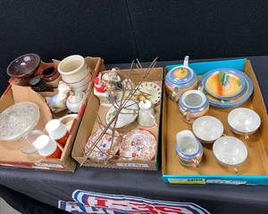 lot 1321 image: Collectable Antique Glass and Tupperware