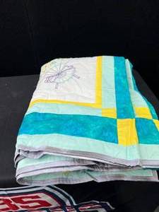 lot 1322 image: Hand Made Quilt made by Grandma