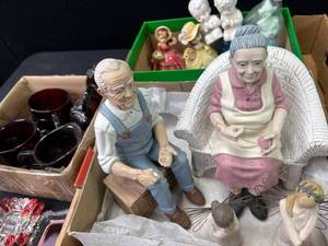 lot 1324 image: Miscellaneous DecorationsCollectibles