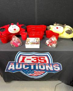 lot 1346 image: VALENTINE ITEMS PLUS PETS WITH TAGS