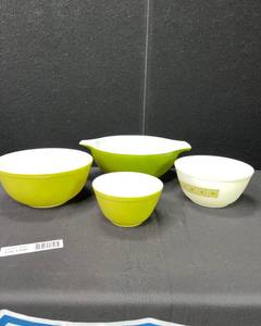 lot 1350 image: PYREX NESTING BOWLS 1970S GREEN