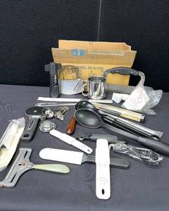lot 1356 image: VARIOUS KITCHEN UTENSILS LOT INCLUDING PAMPERED CHEF, FABERWARE AND OTHERS