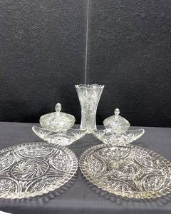 lot 1369 image: VARIOUS SERVING DISHES, PAIR OF STAR OF DAVID CANDY DISHES WITH LIDS AND VASE
