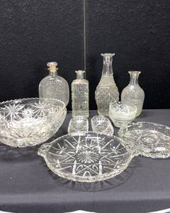 lot 1372 image: VARIOUS DECANTERS, 2 LARGE SERVING BOWLS, 4 BERRY BOWLS, VARIOUS SERVING TRAYS LOT