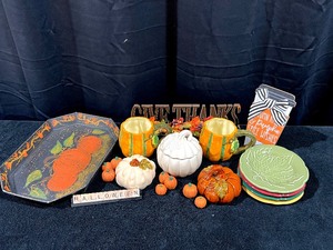 lot 1512 image: Miscellaneous Fall Decorations