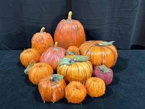 lot 1510 image: Pumpkin Fall Decor