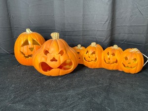 lot 1391 image: Lighted Pumpkin Decor
