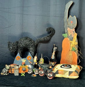 lot 1390 image: Cat Halloween Items