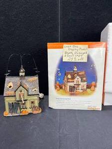 lot 1392 image: DEPT 56 CREEPY CREEK CARRIAGE HOUSE WITH BOX