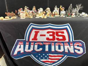 lot 1399 image: MIXED LOT OF XMAS DECORATIONS