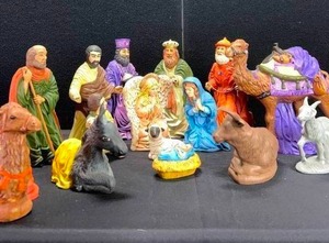 lot 1516 image: CERAMIC MANGER SCENE