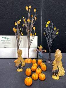 lot 1517 image: VILLAGE HALLOWEEN ACCESSORIES