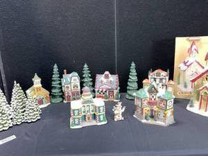 lot 1528 image: VARIOUS VILLAGE CHRISTMAS DECOR