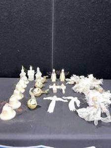 lot 1535 image: ANGELS AND BELL LOT