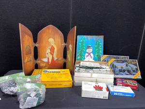 lot 1539 image: HOLIDAY STRING LIGHTS AND PICTURES