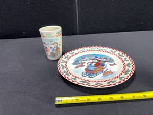 lot 1554 image: LONGABERGER 1998 SLEIGH BELLE & CHILLY SANTA PLATE AND GLASS