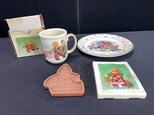 lot 1555 image: LONGABERGER ROGER & GINGER PLATE, MUG AND COOKIE MOLD