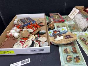 lot 1558 image: VARIOUS CHRISTMAS DECOR