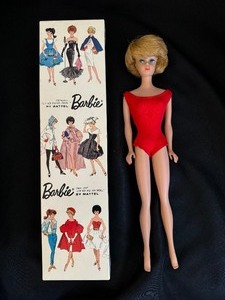 lot 1 image: Vintage Barbie Stock No. 850 Ash Blonde - Bubble Cut with Box