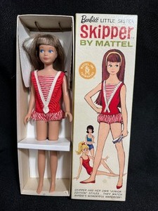 lot 62 image: Vintage Barbie Little Sister Skipper Doll Brunette No 0950 Mattel 1963 WBox