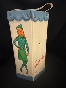 lot 88 image: Francie Barbies Modern Cousin Carrying Case 1965