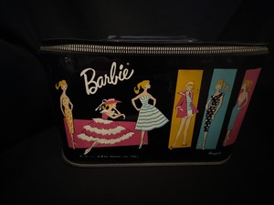 lot 90 image: 1961 Barbie Carrying Case Ponytail