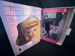 lot 118 image: 1996 The official Barbie Collectors Club Welcome. Never played with. New in a Box.