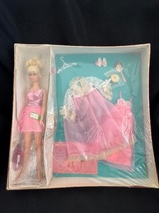 lot 151 image: Vintage BarbieFrancie Sears Exclusive #1194 Rise n Shine Gift Set 1971.