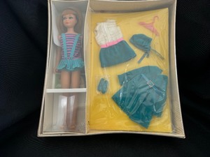 lot 152 image: Mod Barbie Skipper Perfectly Pretty Gift Set Red Hair Doll With Complete Fashion 68s