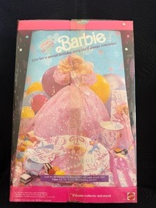 lot 184 image: 1990 Happy Birthday Barbie Doll-Pink Glitter Dress #7913 New in Original Box.