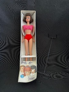 lot 189 image: Midge Brunette - Barbies Friend #860 - 1963 Vintage in Box.